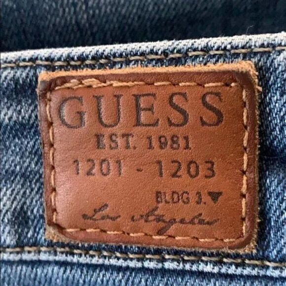 Guess Women’s Distressed Jeans size 29 - Picture 6 of 8